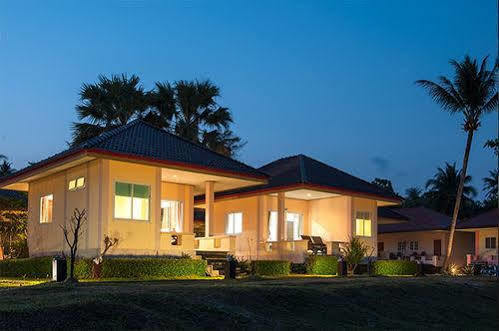 Chonnapha Resort Khanom Exterior photo